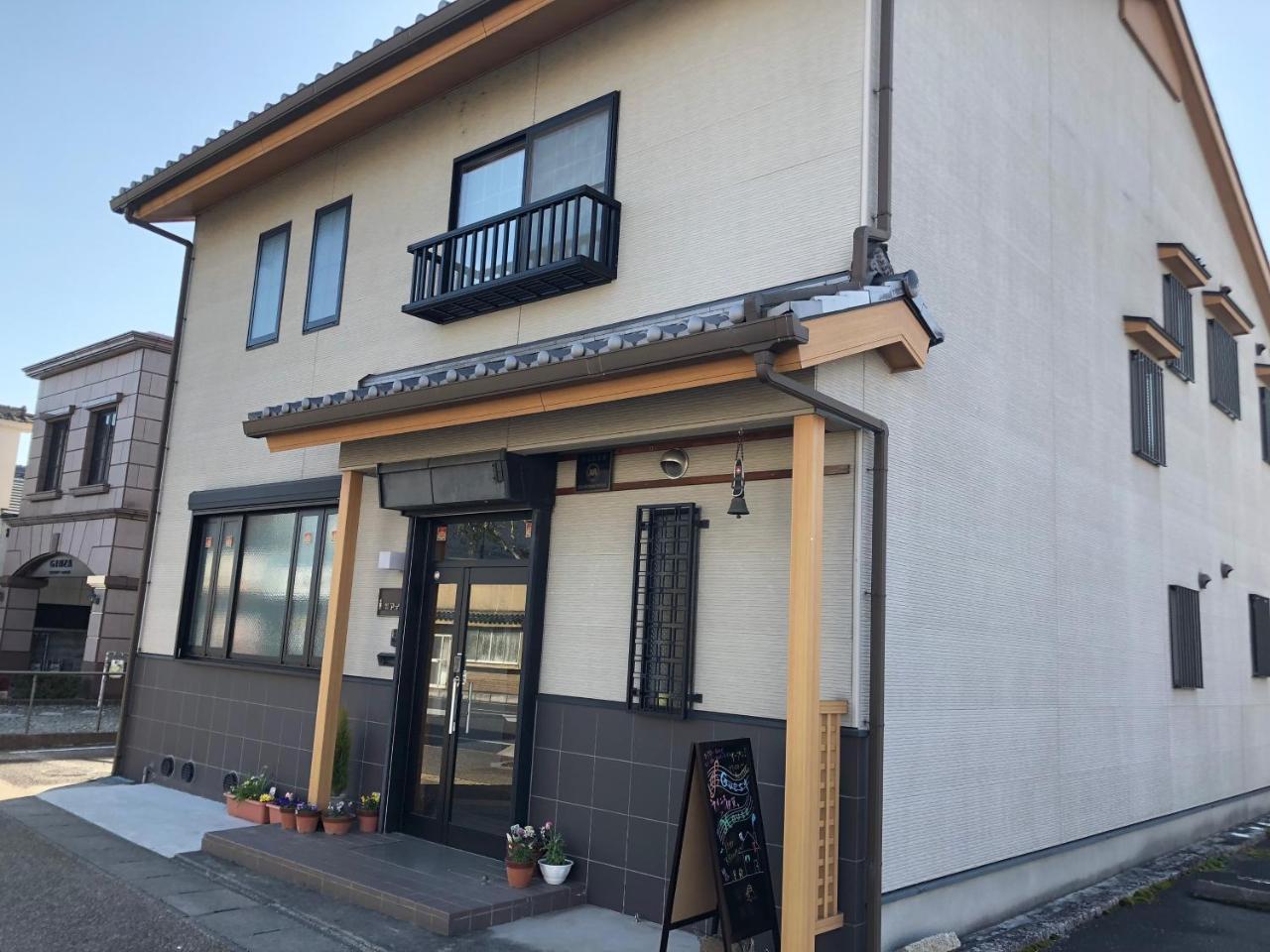 Eins Iga Otel Dış mekan fotoğraf